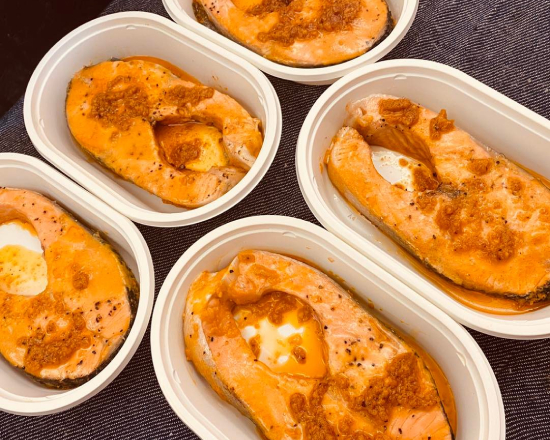ガーリックソース バター風味のサーモン焼き ガーリックソース バター風味のサーモン焼き
